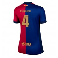 Camisa de Futebol Barcelona Ronald Araujo #4 Equipamento Principal Mulheres 2024-25 Manga Curta